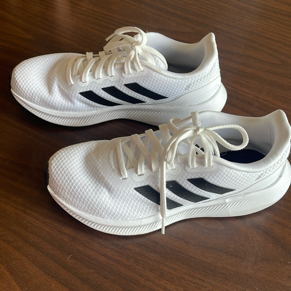Adidas women’s cloud foam running shoes size 7.5